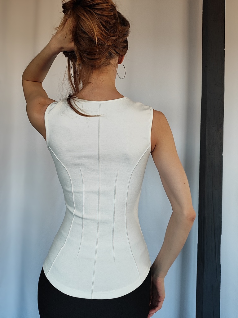 figure-8-top-white-1201.jpg