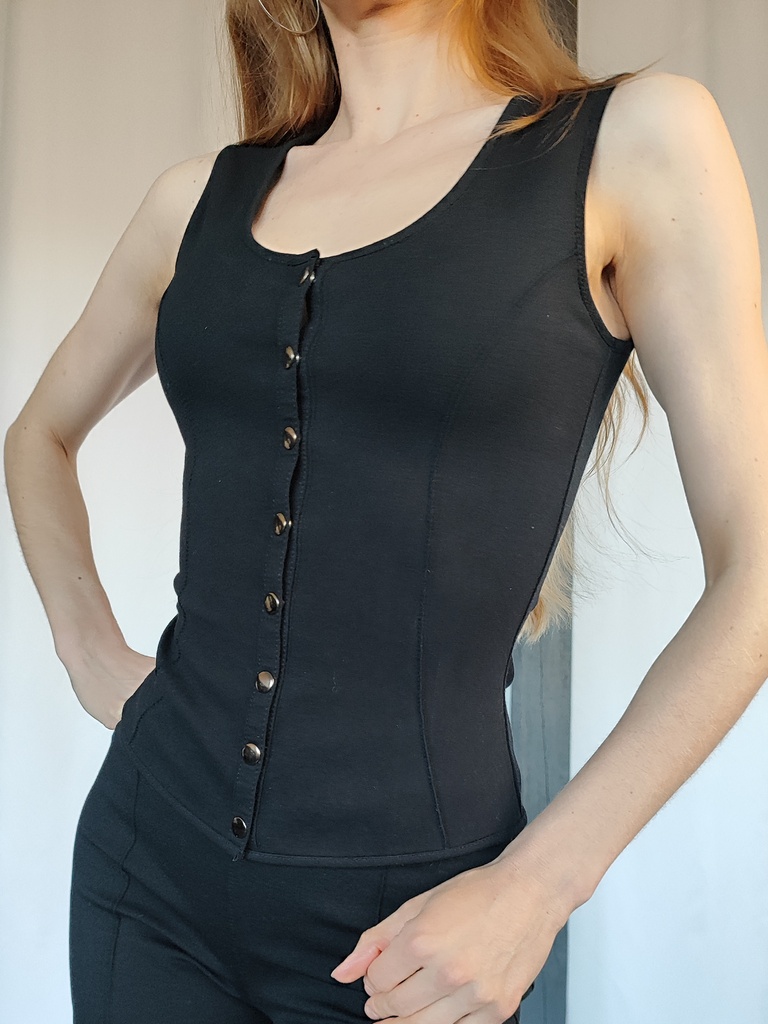 figure-8-top-black-1205.jpg