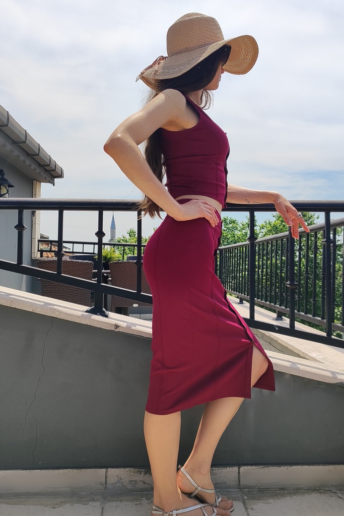 charm-crop-top-bordeaux-30.jpg