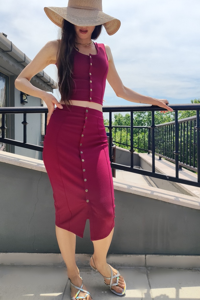 charm-crop-top-bordeaux-32.jpg