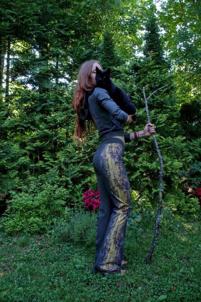 "Eriline leid" pusa ja alt laiade pükstega komplekt